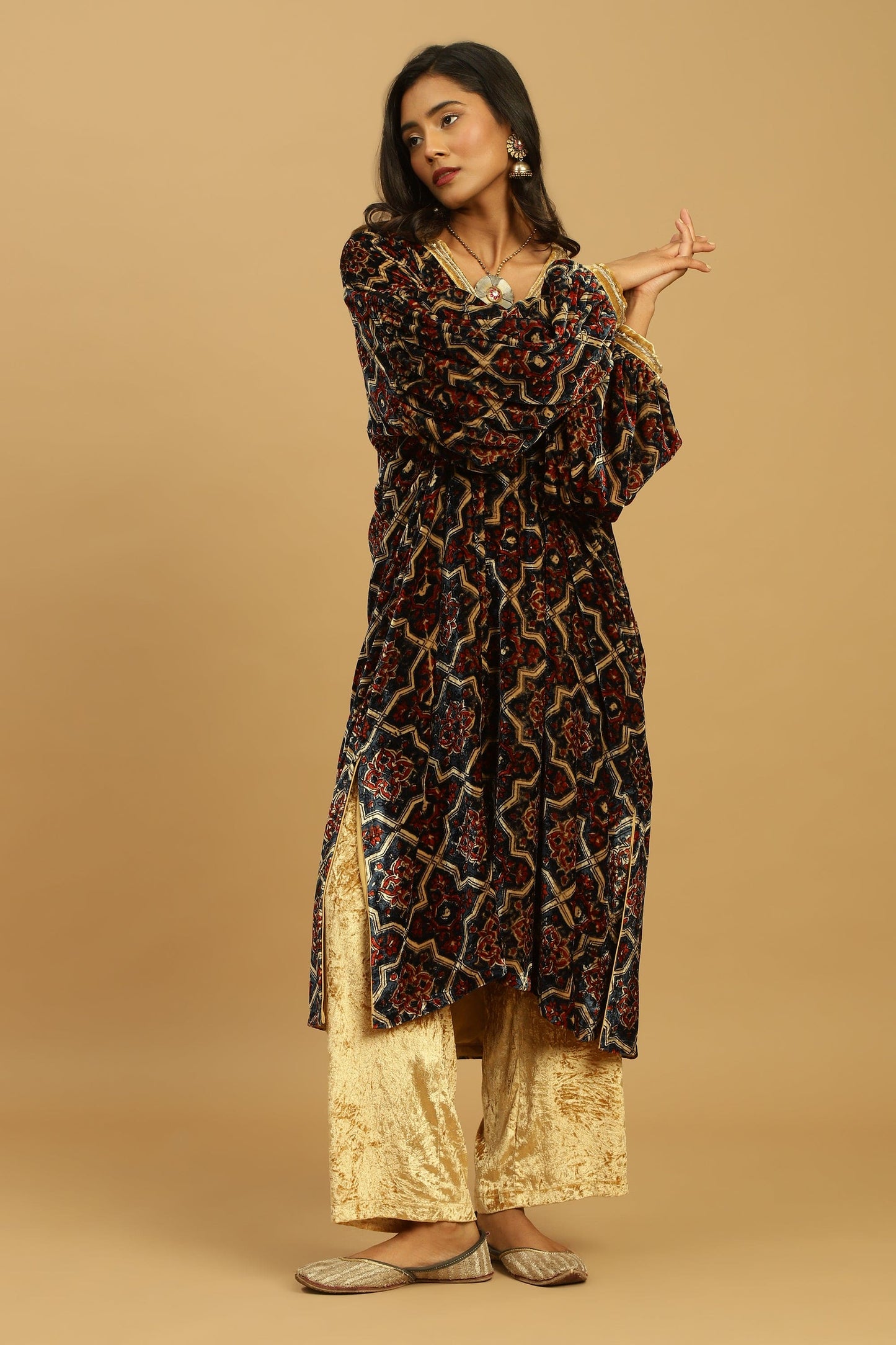 FUCHSIA JAAL VELVET AJRAKH PHIRAN SET (2 pcs)